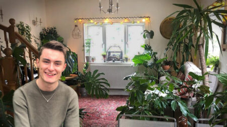 Un jeune homme remplit sa maison d’une chambre à coucher avec 1400 plantes: «Cela me permet de ne pas trop penser»