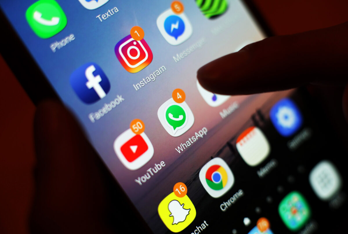 L'Australie compte interdire les réseaux sociaux au moins de 16 ans