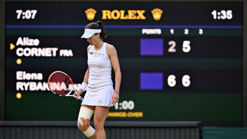 Elena Rybakina, a pris le meilleur sur une Alizé Cornet . (Photo by GLYN KIRK/AFP via Getty Images)