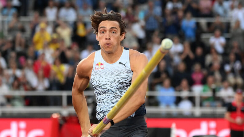 Le perchiste suédois Armand Duplantis, a remporté le meeting de Ligue de diamant de Stockholm avec 6,05 m dimanche. (Photo by David Lidstrom/Getty Images)