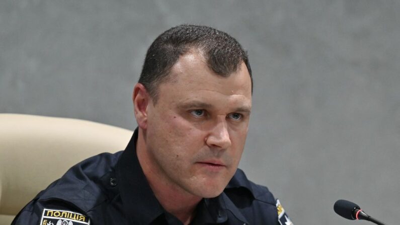 Le chef de la police nationale, Igor Klymenko, donne une conférence de presse à Kiev le 3 août 2021. (Photo GENYA SAVILOV/AFP via Getty Images)