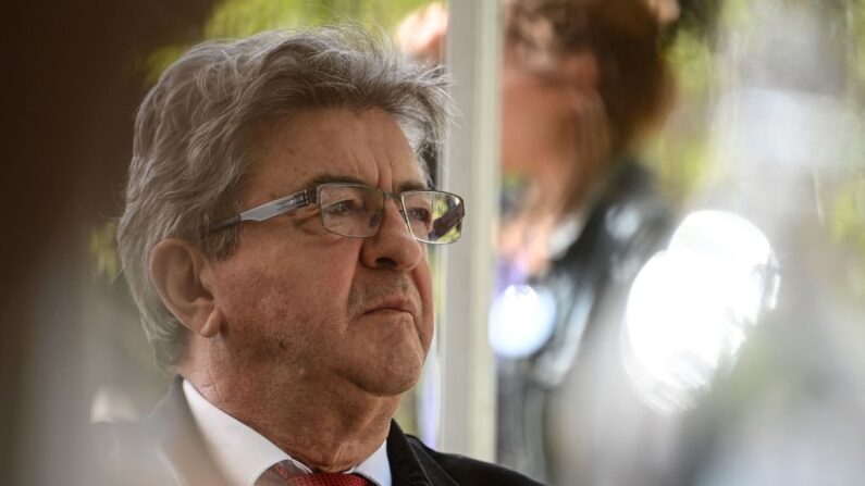 Jean-Luc Mélenchon et les députées Martine Étienne et Caroline Fiat vont se rendre sur place vendredi afin d'échanger avec le militant et son avocat.(Photo : OLIVIER CHASSIGNOLE/AFP via Getty Images)