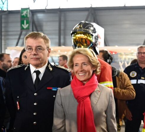 Le directeur général de la sécurité civile Alain Thirion (à g.). (Photo JEAN-CHRISTOPHE VERHAEGEN/AFP via Getty Images)