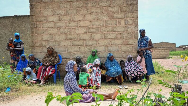 Des familles déplacées qui ont fui les attaques des djihadistes dans le nord et l'est du Burkina Faso. (Photo : ISSOUF SANOGO/AFP via Getty Images)