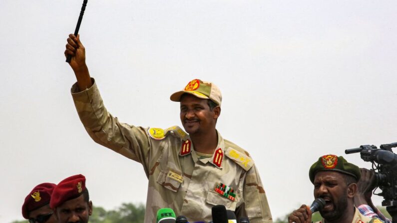 Mohamed Hamdan Daglo, commandant des forces paramilitaires de soutien rapide (RSF), photo de 2017. (Photo ASHRAF SHAZLY/AFP via Getty Images)