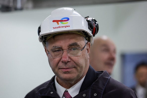 Patrick Pouyanne, PDG de TotalEnergies, à Billy-Berclau-Douvrin, le 30 mai 2023.  (PASCAL ROSSIGNOL/POOL/AFP via Getty Images)