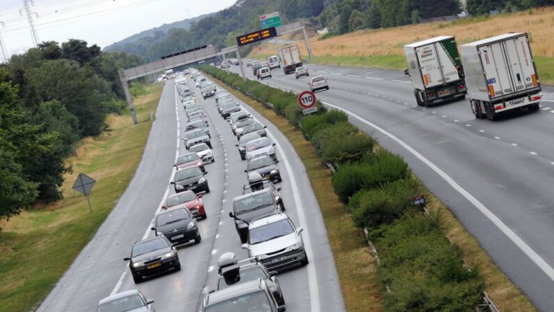 Ces systèmes de « routes électriques » pourraient accélérer la révolution en cours dans l'industrie automobile. (Photo MIGUEL MEDINA/AFP via Getty Images)