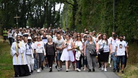 Environ 300 personnes à la marche blanche en mémoire de Karine Esquivillon