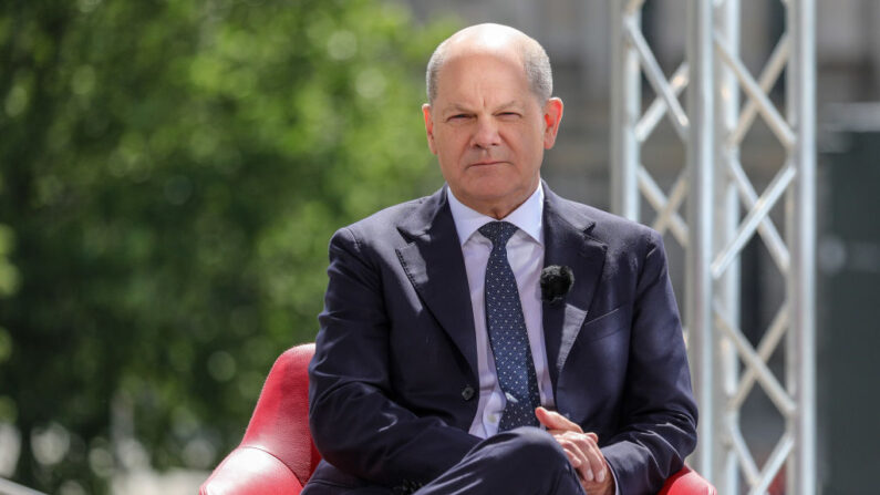 Le chancelier allemand Olaf Scholz avant son interview estivale, le 2 juillet 2023 à Berlin. (Photo Omer Messinger/Getty Images)