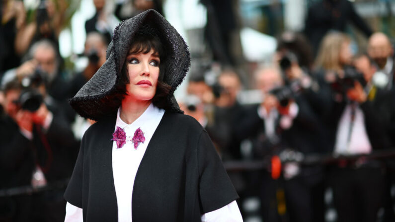 Isabelle Adjani assiste à la projection de "Forever Young (Les Amandiers)" lors de la 75ème édition du festival de Cannes au Palais des Festivals, le 22 mai 2022. (Photo Joe Maher/Getty Images)