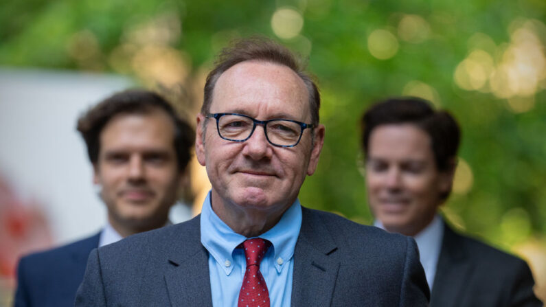 L'acteur américain Kevin Spacey arrive à la Southwark Crown Court pour assister à son procès pour agression sexuelle le 3 juillet 2023 à Londres. L'acteur américain oscarisé est accusé de 12 chefs d'accusation pour avoir agressé sexuellement quatre hommes au Royaume-Uni entre 2005 et 2013.  (Photo Carl Court/Getty Images)