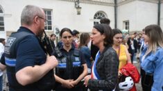 Un décor anti-police dans un festival organisé par la ville, la maire de Nantes réagit