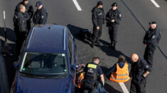 Allemagne: un chauffeur de camion roule sur l’un des activistes pro-climat, lors d’une manifestation à Stralsund