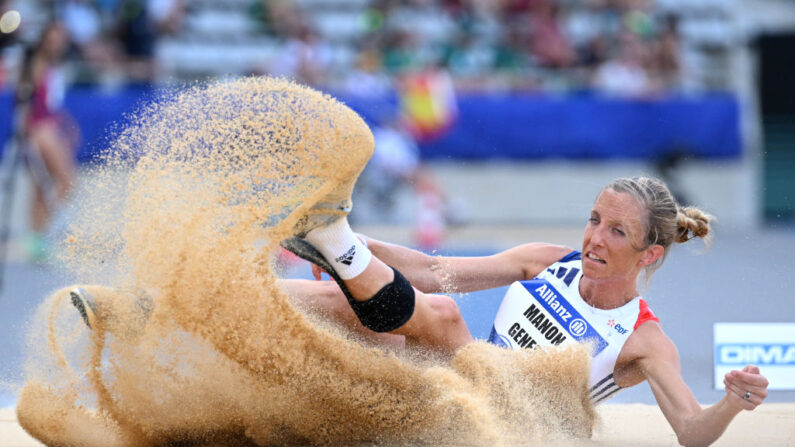 La française Manon Genest a ouvert son compteur à domicile en participant à la finale du saut en longueur féminin T37 lors de la quatrième journée des Championnats du monde d'athlétisme paralympique au Stade Charlety le 11 juillet 2023 à Paris. (Photo Matthias Hangst/Getty Images)