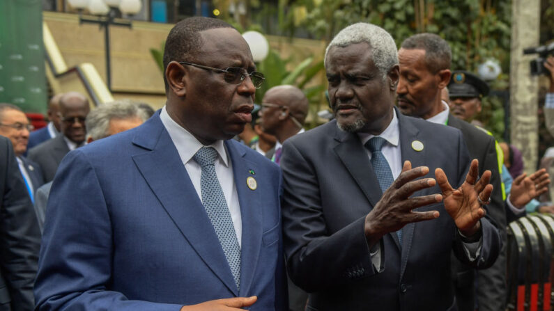 Le président sénégalais Macky Sall (à g.) et le président de la Commission de l'Union africaine (CUA), S.E. Moussa Faki Mahamat, lors de la 5ème réunion de coordination semestrielle de l'Union africaineà Gigiri, Nairobi, le 16 juillet 2023. (Photo : SIMON MAINA/AFP via Getty Images)