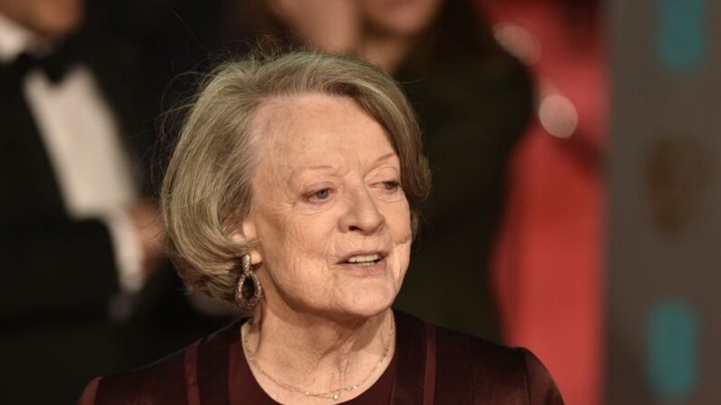 L'actrice britannique Maggie Smith pose à son arrivée pour les BAFTA British Academy Film Awards au Royal Opera House à Londres le 14 février 2016.(Crédit photo NIKLAS HALLE'N/AFP via Getty Images)