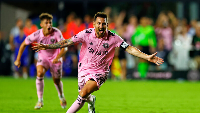 Pour Lionel Messi, premier match, premier but, première victoire avec l'Inter Miami. (Photo by Mike Ehrmann/Getty Images)