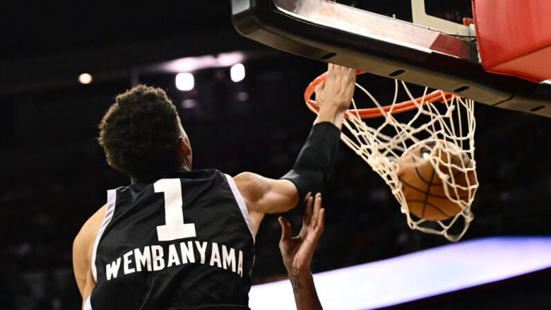 Victor Wembanyama, dimanche lors de son deuxième match de Summer League avec San Antonio. (Photo by PATRICK T. FALLON/AFP via Getty Images)