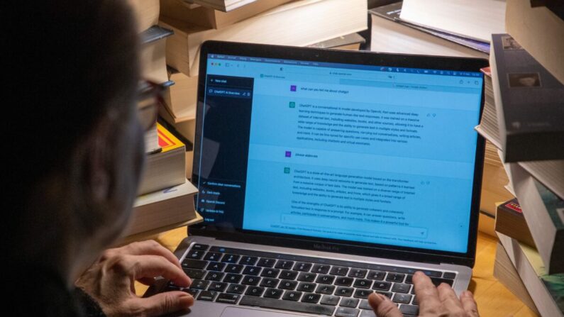 Le logiciel d'intelligence artificielle ChatGPT, qui génère des conversations semblables à celles des humains, le 3 février 2023. (Nicolas Maeterlinck/Belga Mag/AFP via Getty Images)
