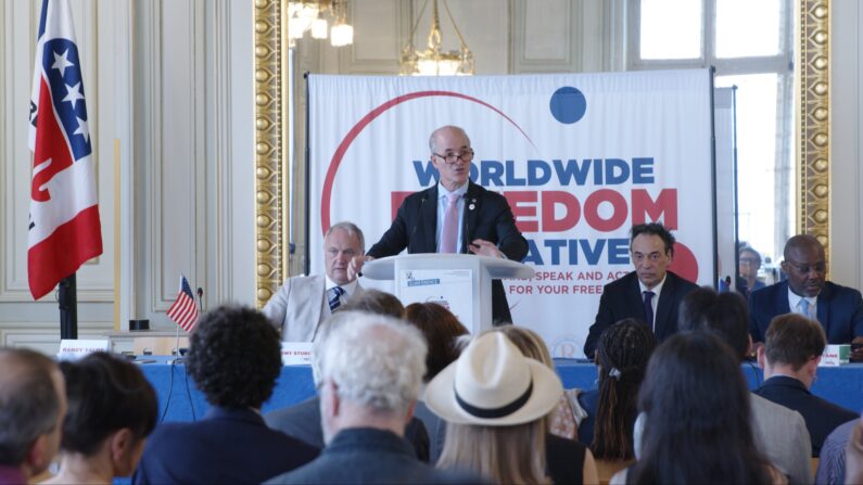 Randy Yaloz, président des Republicans Overseas France, une organisation représentant le Parti républicain dans l’Hexagone, a inauguré le lancement de la Worldwide Freedom Initiative le 4 juillet 2023. (photo Epoch Times)