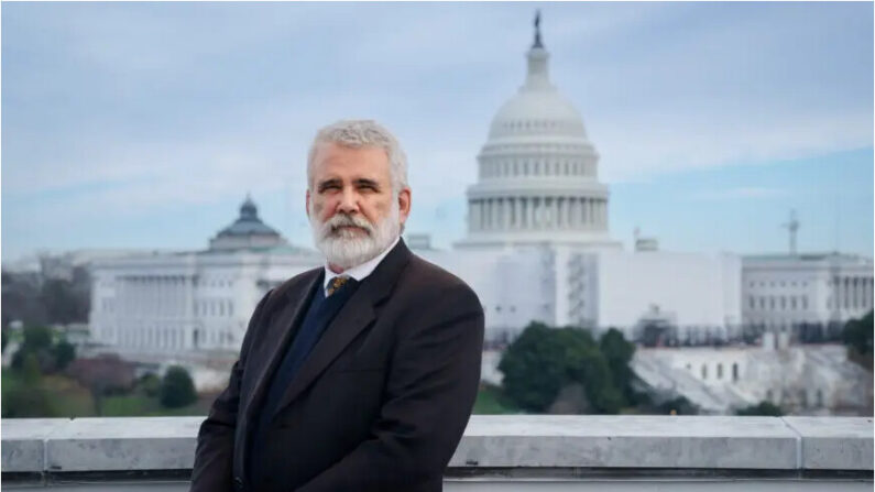 Robert Malone, auteur de "Lies My Gov't Told Me" ("Les mensonges que mon gouvernement m'a racontés"), à Washington le 19 décembre 2022. (Jack Wang/Epoch Times)