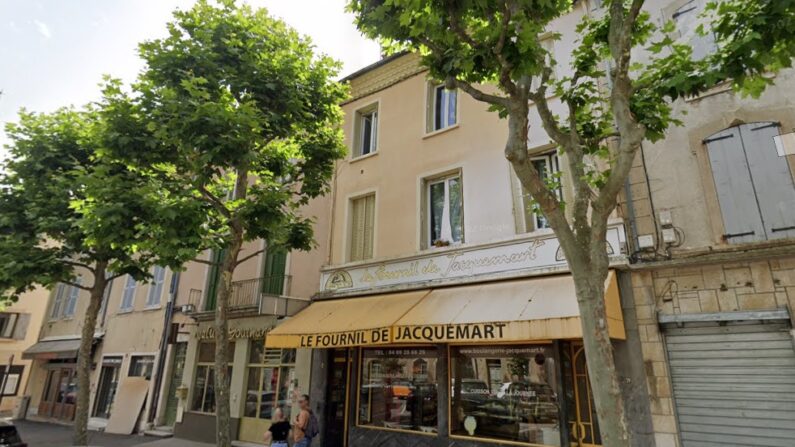 La boulangerie d'Ezzedine Hamdi à Romans-sur-Isère (Drôme) avant qu'elle ne soit dévastée par les lances à incendie le 28 juillet 2023. (Capture d'écran/Google Maps)