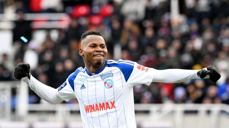 L'attaquant sénégalais Habib Diallo, meilleur buteur de Strasbourg la saison dernière, s'est engagé à Al-Shabab (Arabie saoudite). (Photo : THIERRY ZOCCOLAN/AFP via Getty Images)