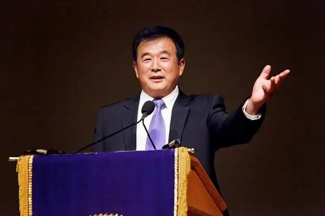 Le fondateur du Falun Gong, Li Hongzhi, s'exprime au DAR Constitution Hall, à Washington, DC. (Mark Zou/Epoch Times Staff)