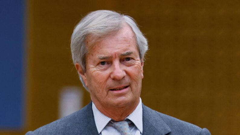 L'actionnaire majoritaire du groupe Bolloré, Vincent Bolloré a construit un empire médiatique, déclenchant au fil de ses acquisitions des grèves et des départs dans les rédactions. (Photo THOMAS SAMSON/AFP via Getty Images)