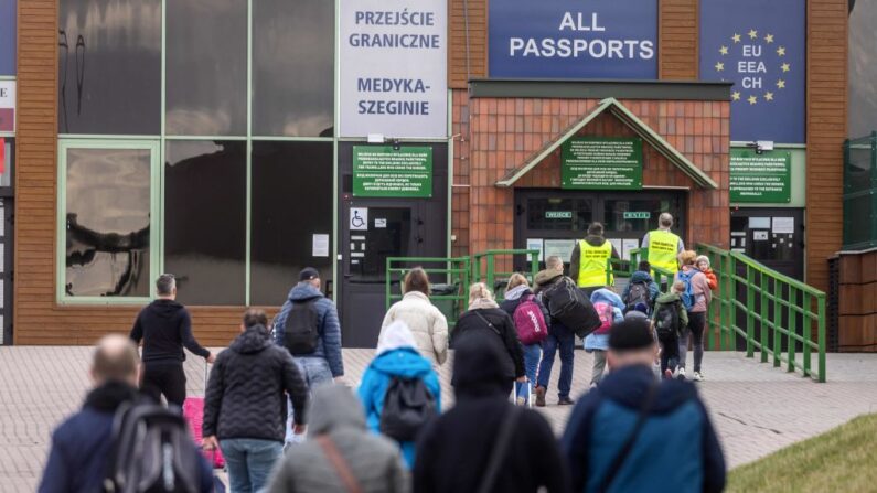 Poste frontière de Medyka dans le sud-est de la Pologne. (Photo WOJTEK RADWANSKI/AFP via Getty Images)