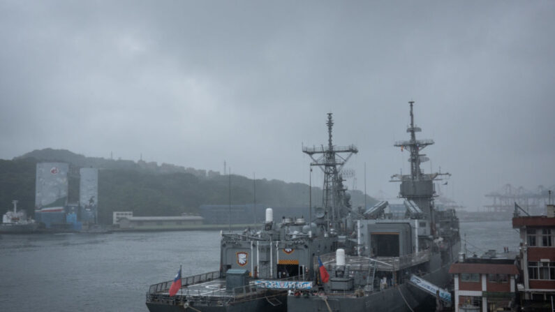 Deux navires de guerre de la marine taïwanaise le 07 avril 2023 à Keelung, Taiwan. (Photo Chris McGrath/Getty Images)