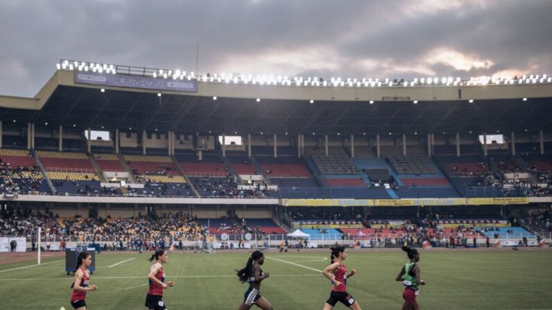 Finale du 10.000m féminin aux 9e Jeux de la Francophonie à Kinshasa, le 1er août 2023. (Photo ALEXIS HUGUET/AFP via Getty Images)