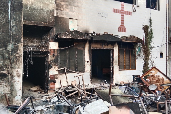 Vue d'une église incendiée dans la banlieue de Faisalabad, le 16 août 2023. (Photo GHAZANFAR MAJID/AFP via Getty Images)