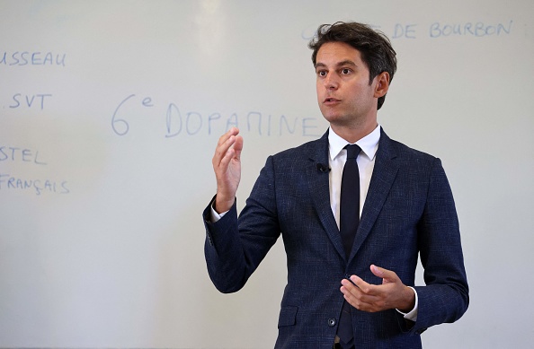 Le ministre de l'Éducation, Gabriel Attal, lors de la rentrée scolaire au collège Bourbon à Saint-Denis, à La Réunion, le 17 août 2023. (Photo RICHARD BOUHET/AFP via Getty Images)