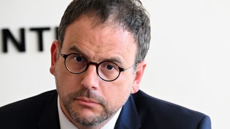 Aurélien Rousseau opposé au texte droitisé sur l’immigration, claque la porte du gouvernement