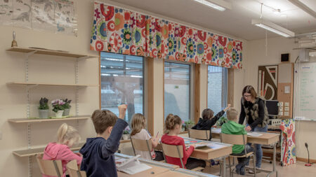 La Suède fait marche arrière et revient aux livres scolaires