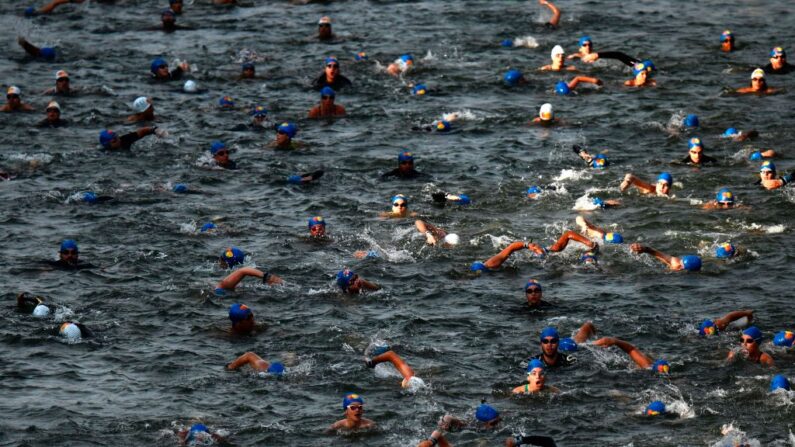 La pollution de la Seine est pour le moment nocive pour les nageurs. (Photo CHRISTOPHE SIMON/AFP via Getty Images)