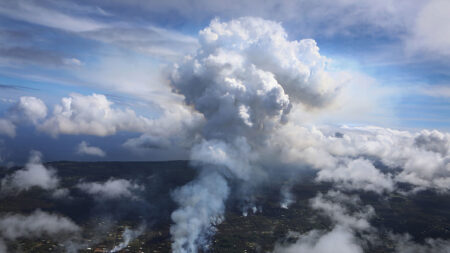 Au moins six morts et des milliers d’évacuations à Hawaï, ravagé par de multiples incendies