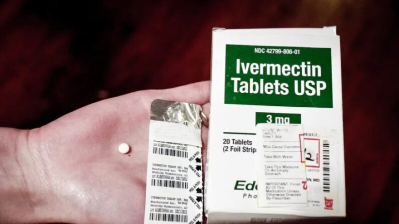 Comprimés d'ivermectine conditionnés pour un usage humain. (Natasha Holt/Epoch Times)