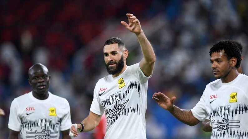 Karim Benzema,(au.c) passeur pour son premier match dans le championnat saoudien sous les couleurs d'Al-Ittihad. (Photo Getty Images)