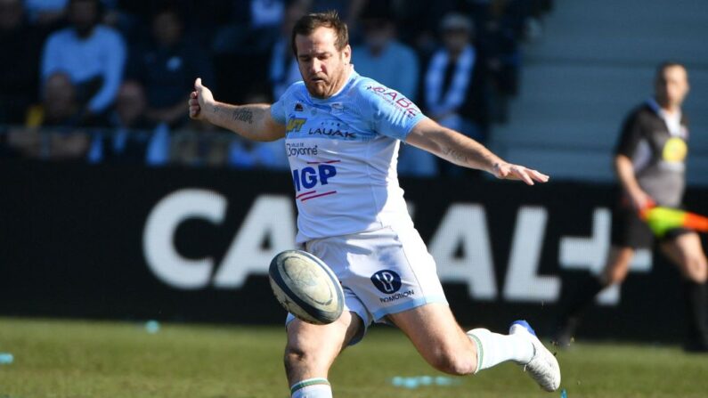 Le demi d'ouverture de Bayonne, Camille Lopez, lors du match de rugby du Top 14. (Photo : GAIZKA IROZ/AFP via Getty Images)