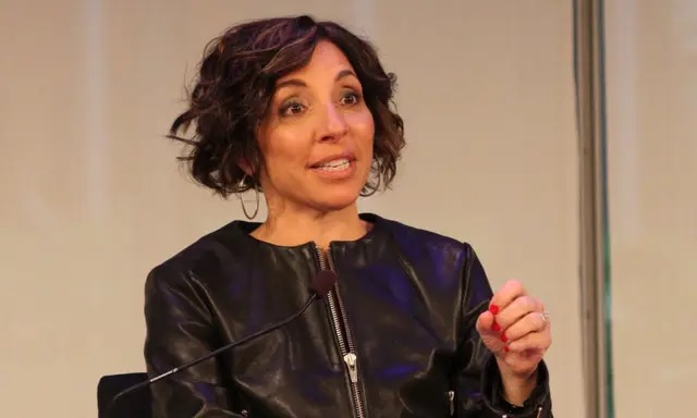 Linda Yaccarino prend la parole lors de l'Advertising Week 2015 AWXII au Times Center Stage à New York, le 30 septembre 2015. (Laura Cavanaugh/Getty Images for AWXII)