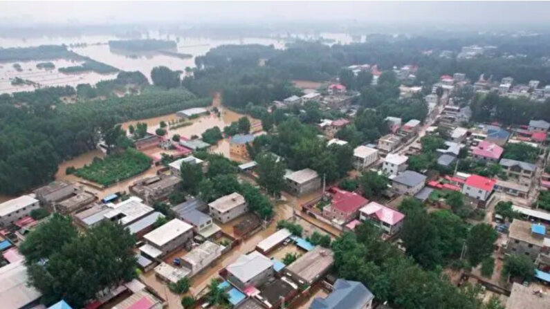 Village inondé après de fortes pluies à Zhuozhou, dans la ville de Baoding, dans la province de Hebei, dans le nord de la Chine, le 2 août 2023. (Photo by Jade Gao / AFP) (Photo by JADE GAO/AFP via Getty Images)