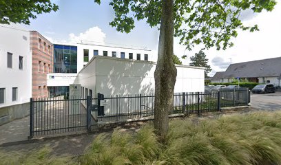 Le collège Pierre-Simon de Laplace à Lisieux, dans lequel le principal a été retrouvé mort, vendredi 11 août 2023.
(Capture d'écran Google maps)