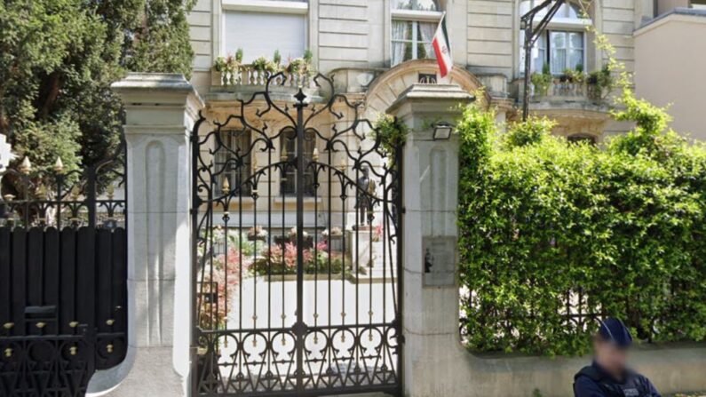 Le consulat d'Iran, situé derrière l'ambassade à Paris a été touché par un incendie criminel.  (Capture d'écran de Google Map/Street View)