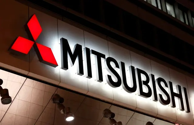 Le logo de Mitsubishi Motors apparaît à l'extérieur du siège de l'entreprise à Tokyo, le 20 avril 2016. (Tomohiro Ohsumi/Getty Images)