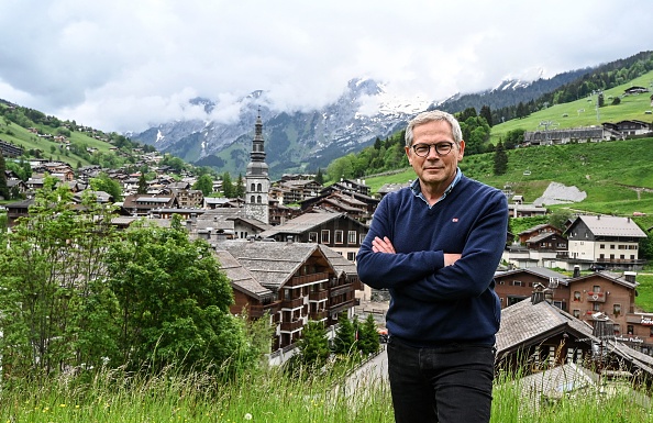 Le maire de La Clusaz Didier Thévenet à La Clusaz. (Photo PHILIPPE DESMAZES/AFP via Getty Images)