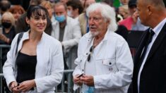 À 94 ans, le chanteur Hugues Aufray se marie avec sa compagne Muriel de 45 ans sa cadette