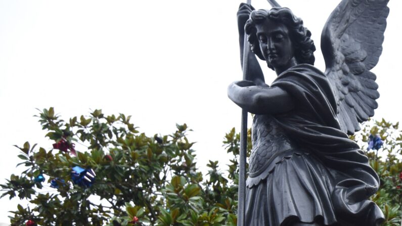 La statue de Saint-Michel des Sables d'Olonne.  (SEBASTIEN SALOM-GOMIS/AFP via Getty Images)