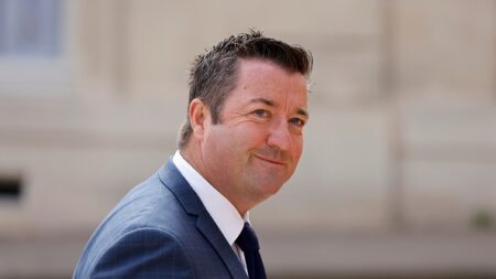 Un député Renaissance veut interdire les manifestations avant les grands évènements, l’opposition s’indigne